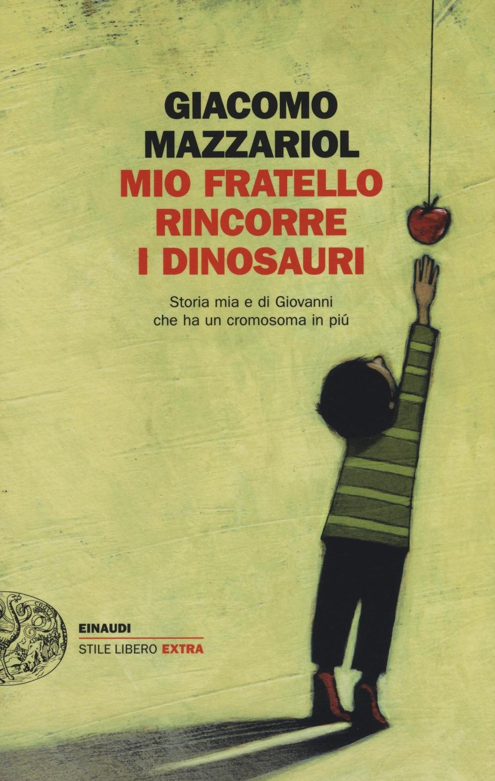 Copertina di Mio fratello rincorre i dinosauri. storia mia e di giovanni che ha un cromosoma in più